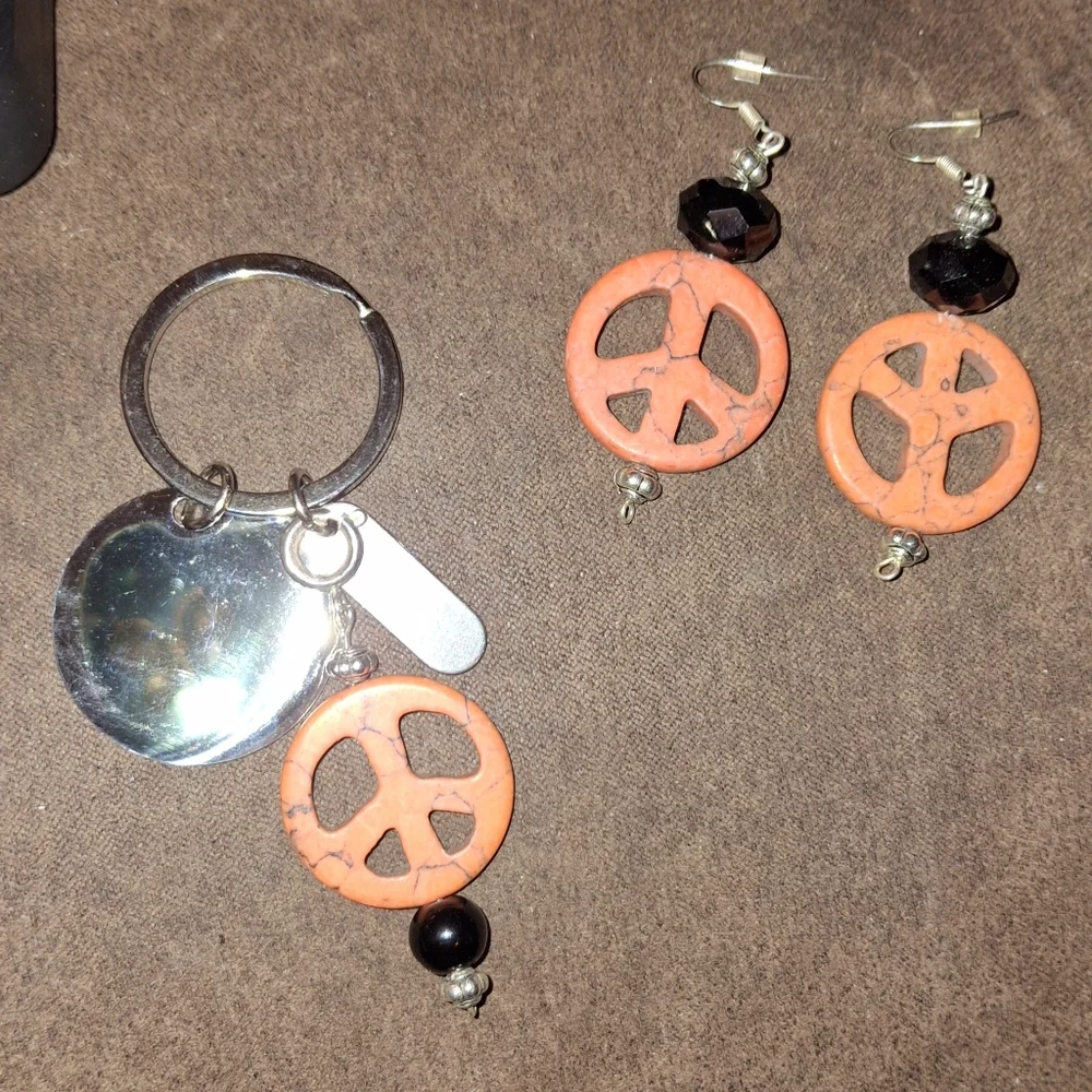 Set Howlite Orange Peace Sign Beaded Earrings And Keychain Bag charm